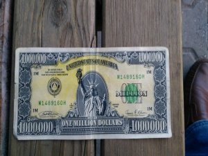 Uşak’ta ‘Amerikan Rüyası’nın Sembolü 1 Milyon Dolarlık Banknot Ele Geçirildi