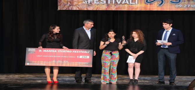 8. Tiyatro Festivali’nin Ödülleri Sahiplerini Buldu
