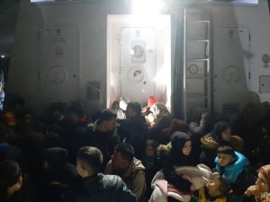 İzmir’de 46 Kaçak Göçmen Yakalandı