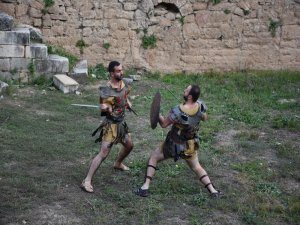 Antik Kentte Gladyatör Dövüşleri Nefesleri Kesti