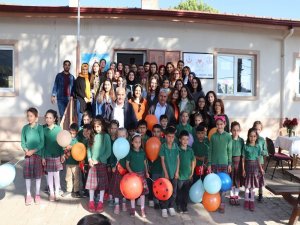 Öğretmen Adayları, İlkokul Öğrencilerini Ziyaret Etti