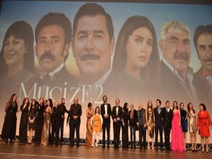 "Mucize 2 Aşk" Filminin Ekibi Tam Kadro İzmir Galasına Katılacak
