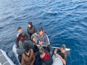 İzmir’de 65 Kaçak Göçmen Yakalandı