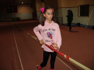 Türkiye’de 1.70 Atlayan İlk Kız Çocuğu