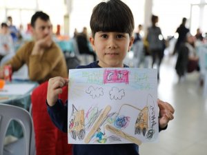 Akhisar’da Depremden Etkilenen Çocuklara Eğlence, Ailelere Psikolojik Destek