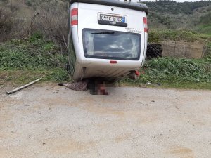 Hafif Ticari Araç Şarampole Devrildi: 1 Ölü, 1 Yaralı