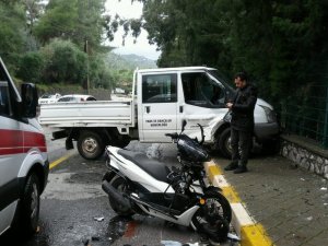 Motosiklet Sürücüsünün Hayatını Kask Kurtardı