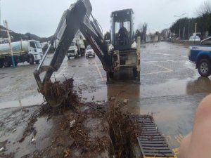 Bodrum Belediyesi Ekipleri, Tıkanan Dere Yatağına Müdahale Etti