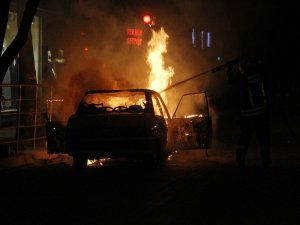 Fethiye’de Otomobil Alev Topuna Döndü