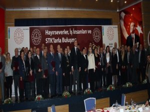 Bakan Selçuk, Eğitime Katkı Verenlere Plaket Verdi