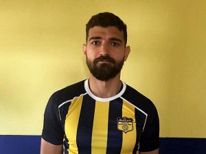 Alaçatıspor, Çeşme Belediyespor’un Forvetini Transfer Etti