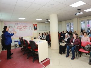 Anne Adayları ’Hamilelik Okulu’ 17. Dönem Eğitimlerine Katıldı