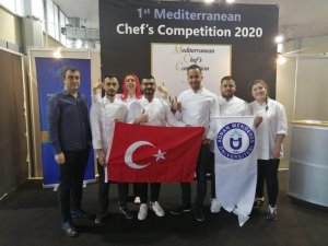 Türk Bayrağı, Yunanistan’ın Başkentinde Dalgalandı