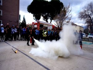 Sarıgöl’de Öğrencilere Uygulamalı Yangın Eğitimi