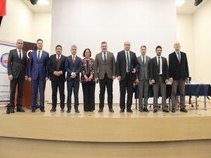 İzmir’de ‘Farklı Yönleriyle Sosyal Ağlar Ve Dijital Oyunlar’ Paneli