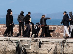 Dayak Yiyen Alman Gazeteci Midilli’den Ayrıldı