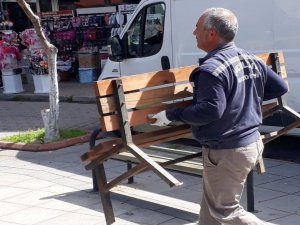 İncirliova’da Belediye Bankları Kaldırıyor