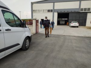 Silahla Fabrika Basıp Kaçtılar, Sonra Geri Gelip Polise Teslim Oldular