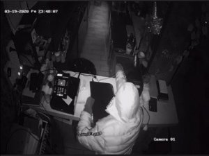 Korona Virüsü Fırsat Bildiler, Kafeyi Soydular