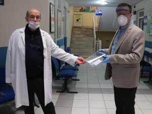 Belediye Sağlık Çalışanlarına Koruyucu Siperlik Dağıttı
