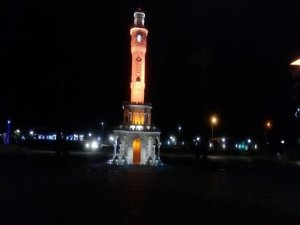 İzmir Sessizliğe Büründü