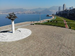 İzmir Sessizliğe Büründü