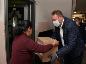 Çiğli Belediyesinden Ailelere Gıda Desteği