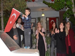 Turgutlu Tek Yürek Oldu, İstiklal Marşı’nı Söyledi