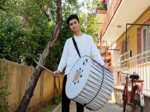 Yeteneğini Konuşturan Fenomen Davulcuya Demet Akalın’dan İş Teklifi