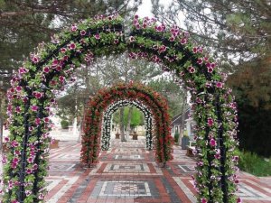 Sandıklı Çiçeklerle Donatıldı