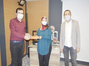 Maskelerin Uzun Süreli Kullanımını Sağlayacak Aparat Ürettiler