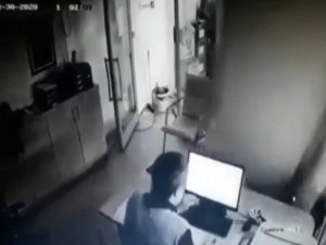 Tadilat Sırasında Bir Anda Tavan Çöktü, Ne Olduğunu Bile Anlayamadı