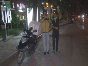 İzmir’de İşçi Ve Emekçilere Alkışlı Destek