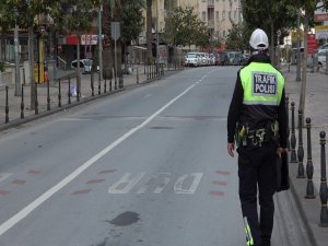 Denizli’de Vatandaşlar Sokağa Çıkma Kısıtlamasına Riayet Ediyor