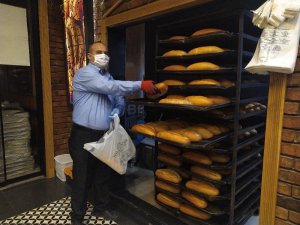 Sokağa Çıkma Kısıtlamasında Pideler Sahurda Sıcak Satışa Sunuldu