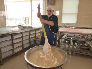 88 Yıldır Aynı Yöntemle “Kürek Helva” Yapıyorlar