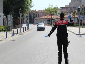 İzmir’de Kısıtlama Kurallarına Uymayan Bin 188 Kişiye Ceza Kesildi