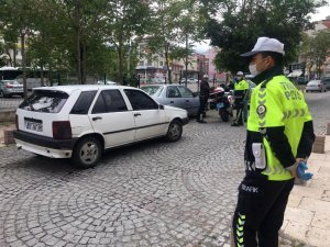 Sokağa Çıkma Kısıtlamasını İhlal Edip Polisten Kaçan 2 Kişiye 13 Bin Tl Ceza