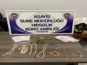 Çaldığı Ziynet Eşyasının Satışından Elde Ettiği Parayı Dağıtırken Yakalandı