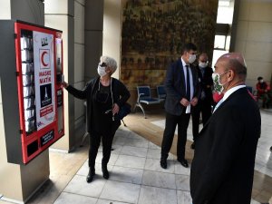 İzmir Büyükşehir Bir Günde 117 Bin Maske Dağıttı