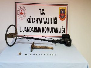 Emet’te Define Avcıları Suçüstü Yakalandı: 3 Gözaltı