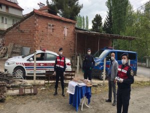 Jandarma Anlattı, Çocuklar Balkondan Dinledi