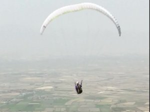 Pamukkale’nin Üstünde Türk Bayrağı İle Uçtu