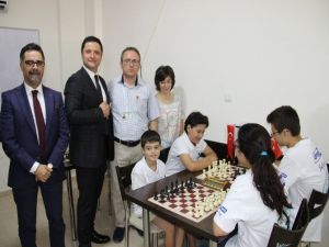 Turkuazlı Satranç Sporcularına Büyük Destek