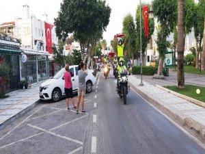 Motorize Polisler Kortej Yaptı, Bodrumlular Ayakta Alkışladı