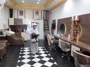 Akhisar Belediyesi’nin, Berber Ve Kuaförlerdeki Dezenfekte İşlemi Devam Ediyor