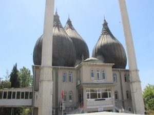 İzmir’de Camilerden Korsan Müzik Yayınına Tepkiler Sürüyor