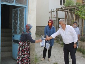 Hisarcık Belediyesi Halka Ücretsiz ‘El Dezenfektanı Ve Maske’ Dağıtıyor