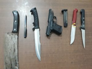 Dur İhtarına Uymayan Araçtan Çıkanlar Şoke Etti