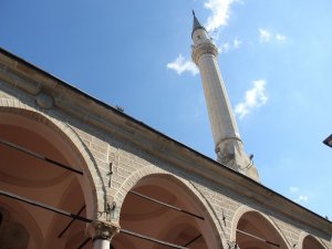 İzmir’de Camilerde Merkezi Sisteme Son Verildi, Ezanı Müezzinler Okumaya Başladı